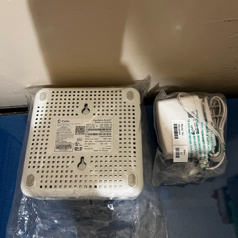 White Gigabit Router - Picture 2 of 3